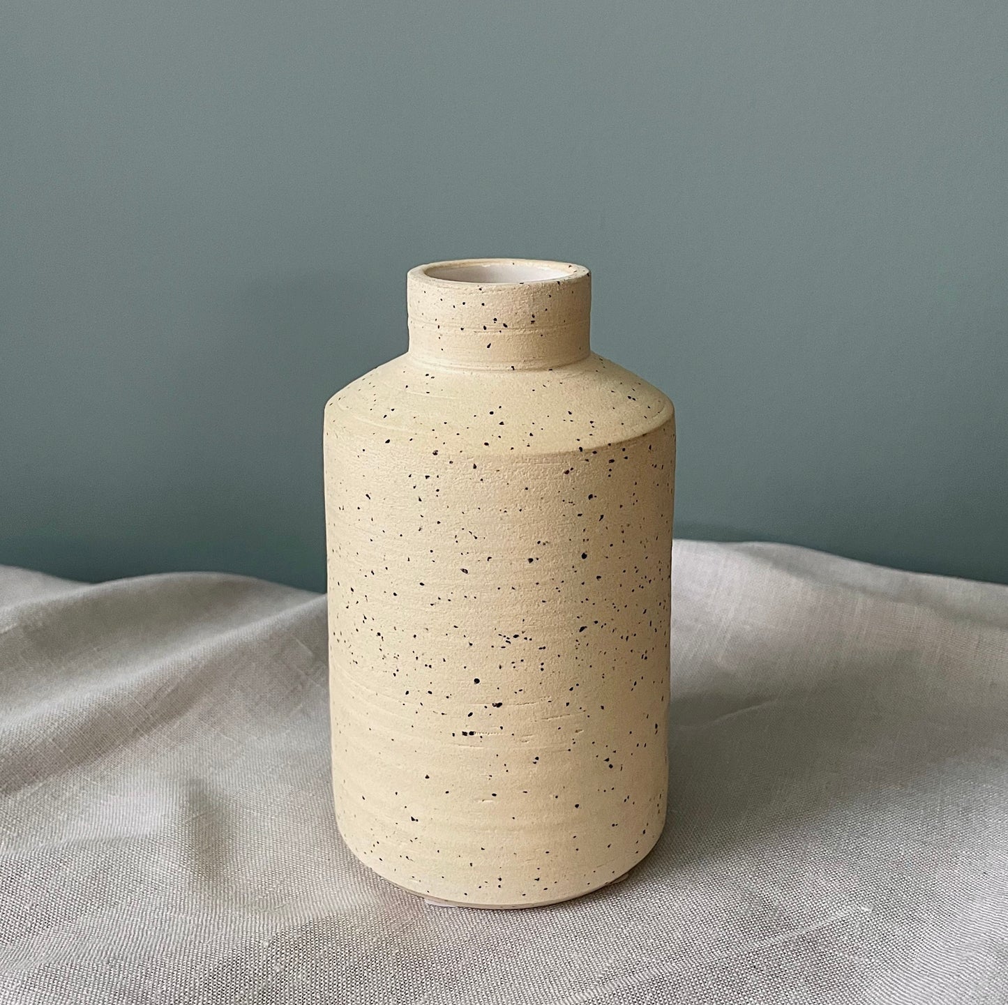 Minimalist Bud Vase - Cream Speckled Clay