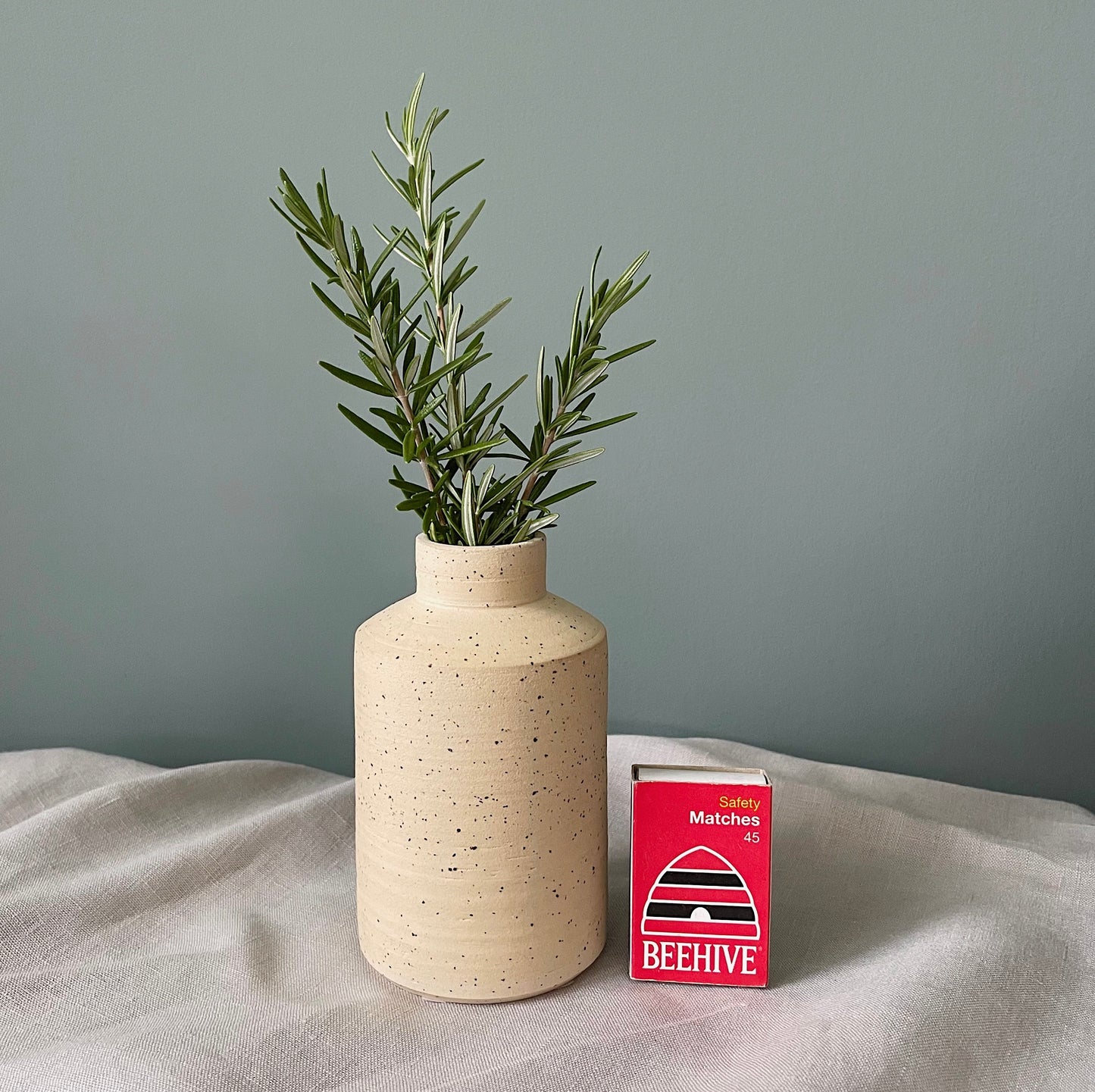 Minimalist Bud Vase - Cream Speckled Clay